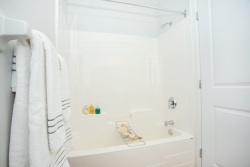 MB_402_ensuite-bath