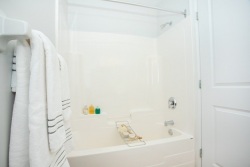 MB_402_ensuite-bath