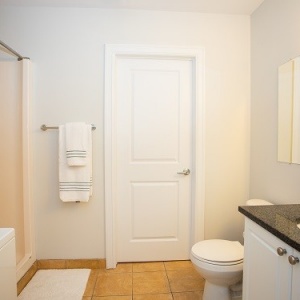 MB_402_main_bathroom_straight