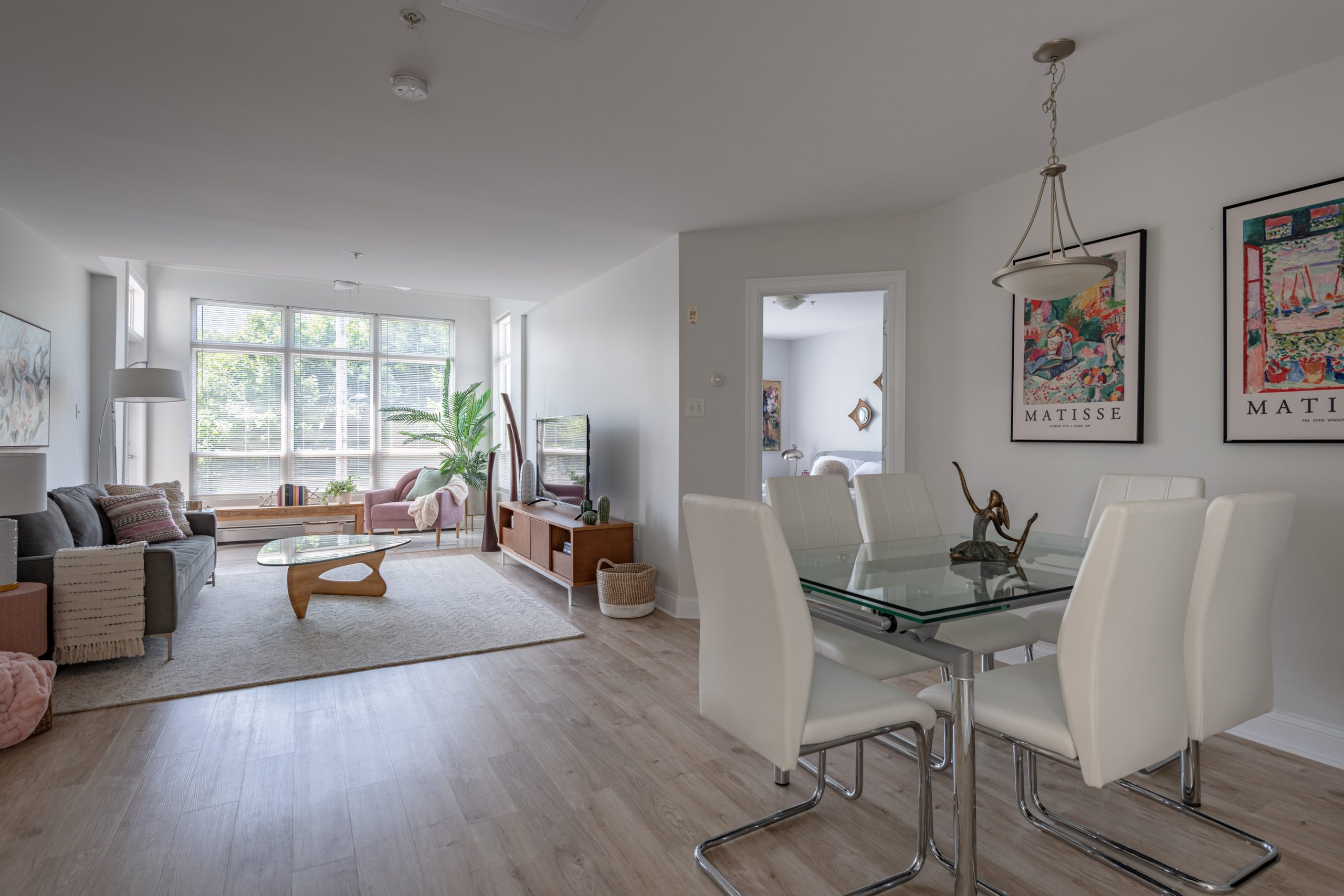 Living & dining from hall - 402